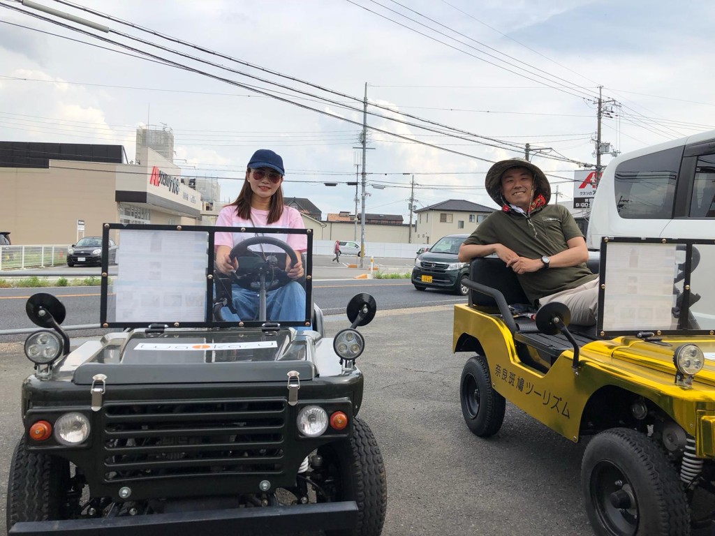 迷你吉普車只可容納一位駕駛者，隨行會有導遊，行程中導遊會以簡單英文解說景點及各項須知，活動費用為4,800日圓，即大約300元港幣。