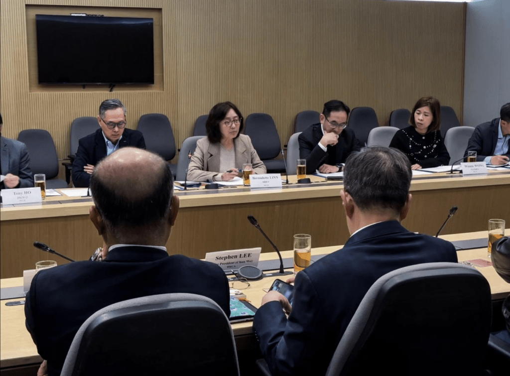 甯漢豪表示，相信隨着市場逐步回暖，整體工程數量有望回升，營商環境亦會隨之改善。發展局fb（下同）