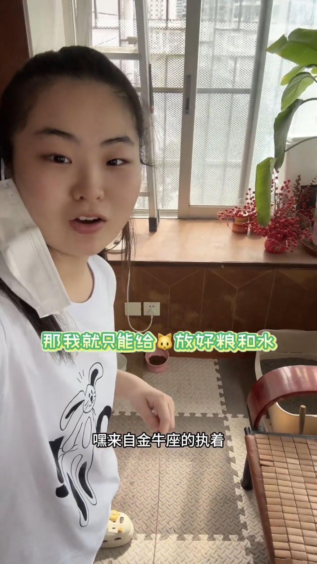 小王仍要抽時間照顧家中貓咪。 小王仍要抽時間照顧家中貓咪。