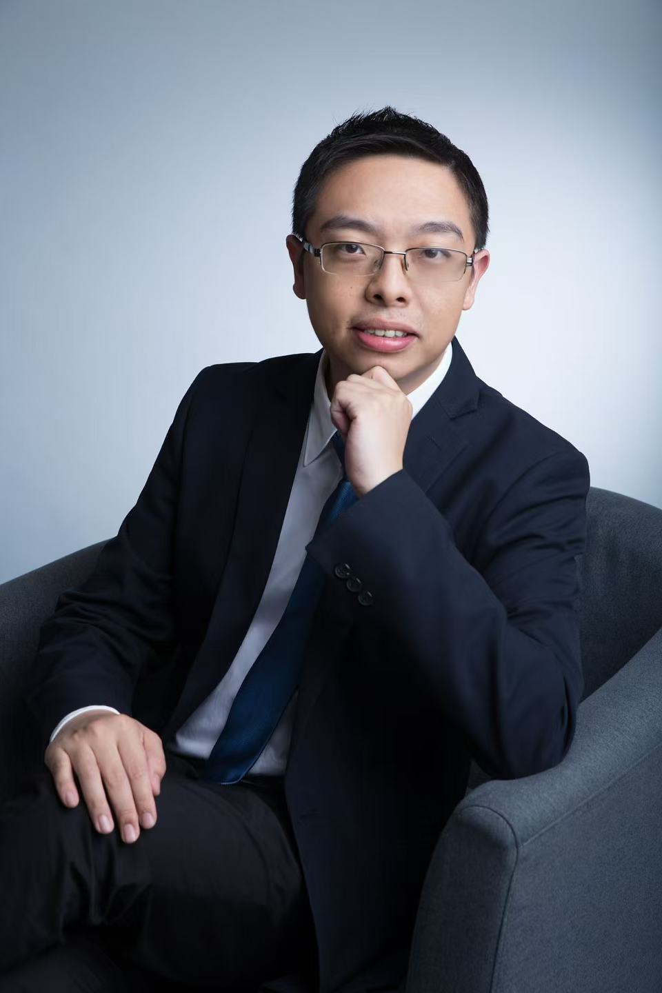 中大信息工程系副教授兼交叉學科人工智能研究所所長林達華就「人工智能及機器人」領域的多模態智能突破而獲獎。