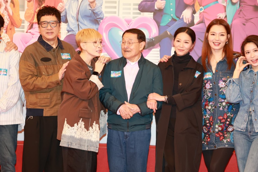 单立文喜欢整蛊人，对象多是汤盈盈，互相“伤害”。