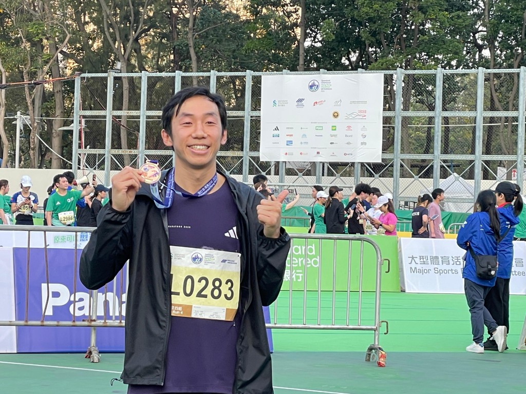 「神奇小子」曹星如10公里以39分13秒冲线。徐嘉华摄