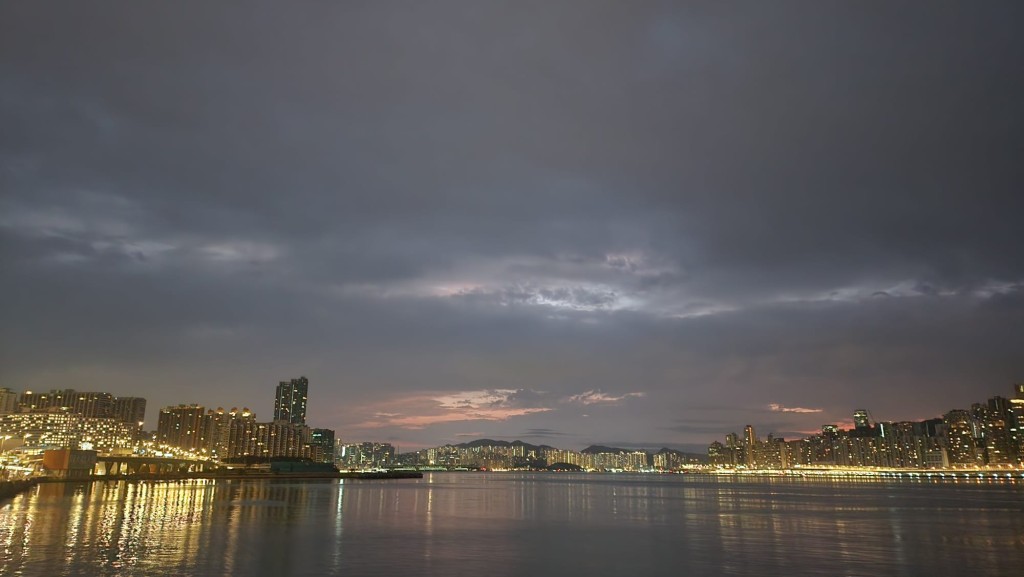 日間乾燥，最高氣溫約21度。黎志偉攝