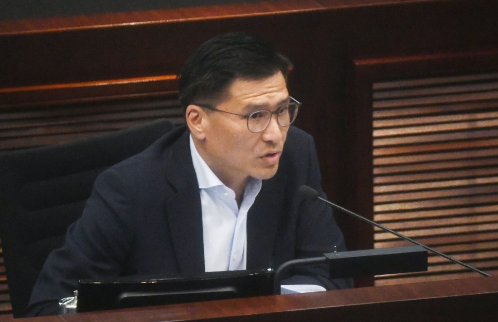 邱達根表示,「唔怕生壞命最怕改錯名」,「虛擬銀行」名稱讓人感到隱憂。資料圖片 邱達根表示,「唔怕生壞命最怕改錯名」,「虛擬銀行」名稱讓人感到隱憂。資料圖片