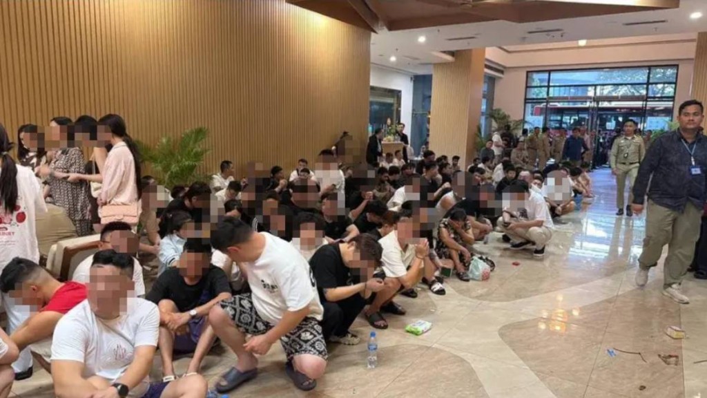 柬埔寨執法機關採取聯合行動，突襲金邊的太子集團大廈拘捕104人。紅星新聞