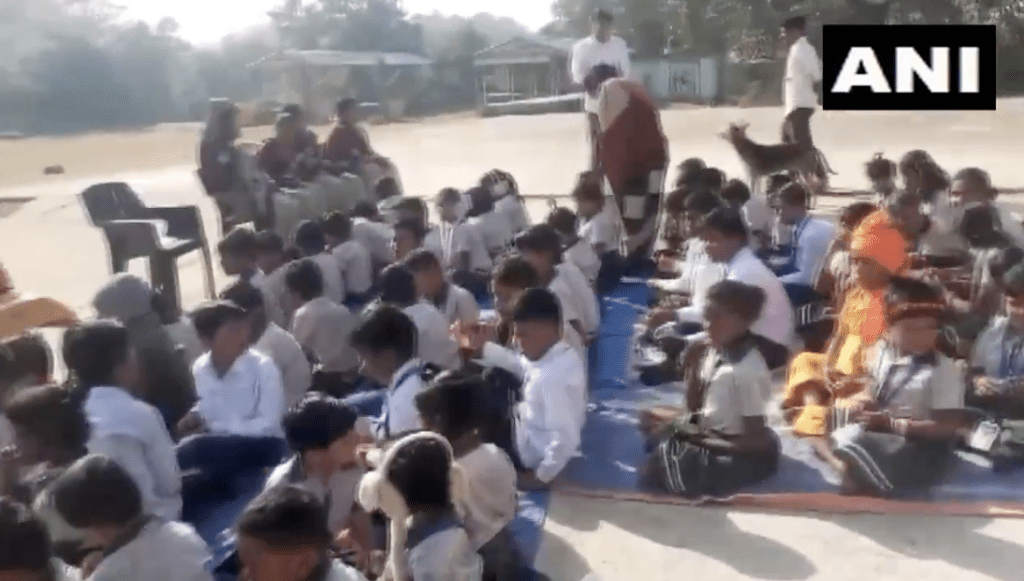 村民對其捨己救人之舉大為感動，日前全村出動為牠舉行隆重葬禮，送別這名英雄最後一程。X@ANI