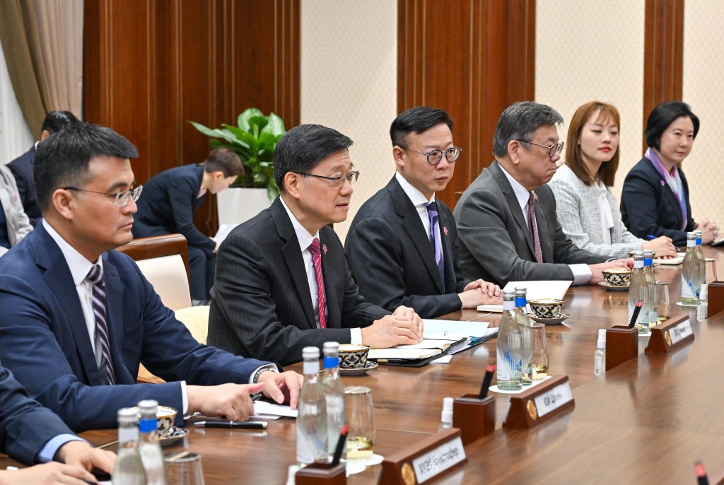 對於中亞經濟規模相對東盟和中東較小,丘應樺解釋,當地經濟剛起步,發展空間更大。 對於中亞經濟規模相對東盟和中東較小,丘應樺解釋,當地經濟剛起步,發展空間更大。