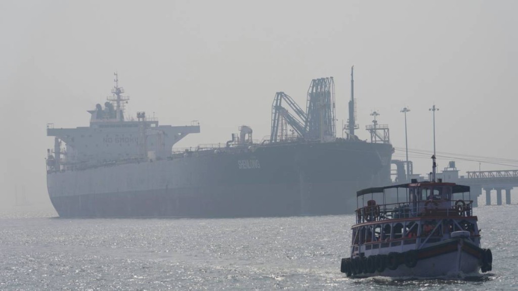 沙特石油官員預測，油價極可能突破180美元大關。（美聯社）