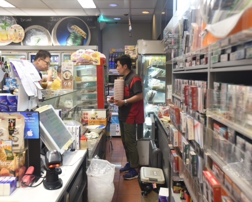 現場是新蒲崗寧遠街10至20號一間便利店。