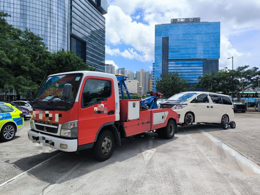 警方扣留當中18部涉嫌非法改裝的車輛，作進一步檢驗。警方提供