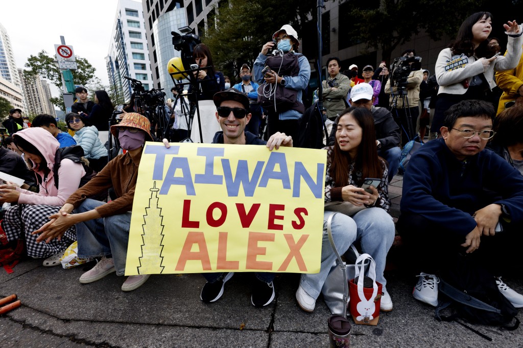 台湾民众到场支持霍诺德。路透社