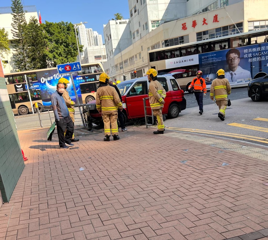 消防到場救援。fb:車cam L(香港群組)圖片 消防到場救援。fb:車cam L(香港群組)圖片