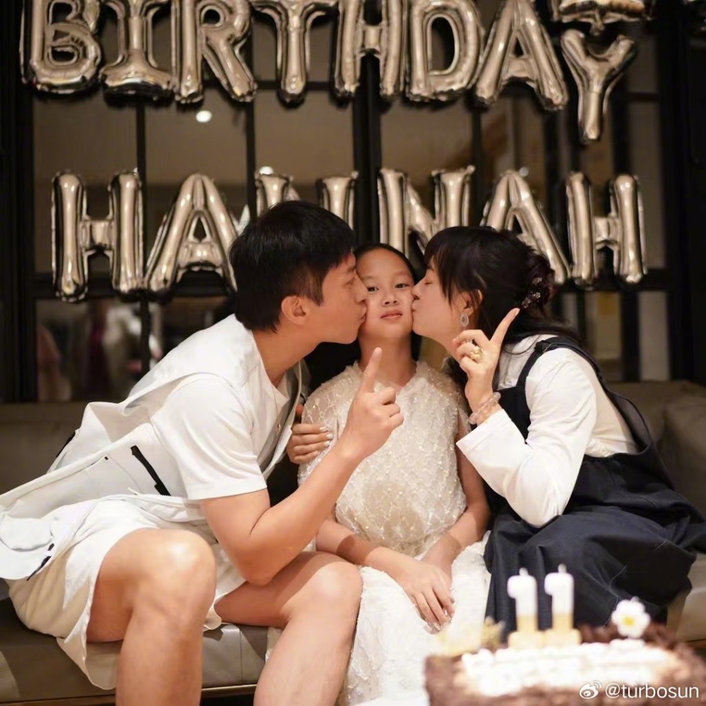 孫儷親手為女兒做生日蛋糕。 孫儷親手為女兒做生日蛋糕。
