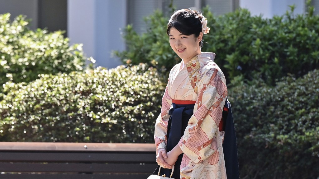 日本愛子公主穿着櫻花色和服出席大學畢業典禮。 美聯社