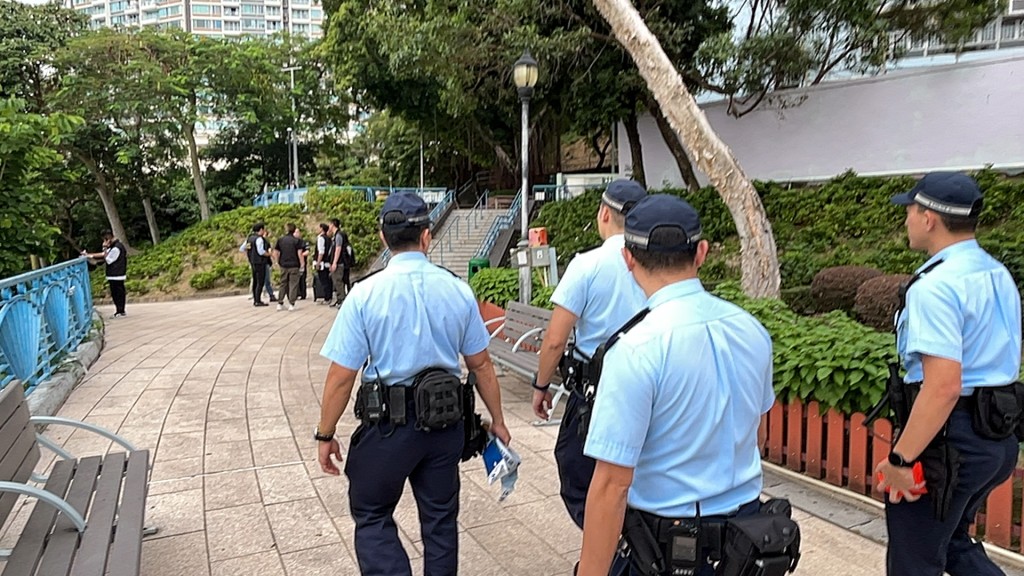 大批警員今日封鎖公園範圍調查。