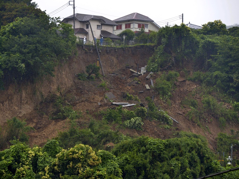 热海市伊豆山地区因暴雨引发大规模泥石流。AP