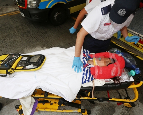 觀塘apm商場有女子墮樓,送院後證實死亡。