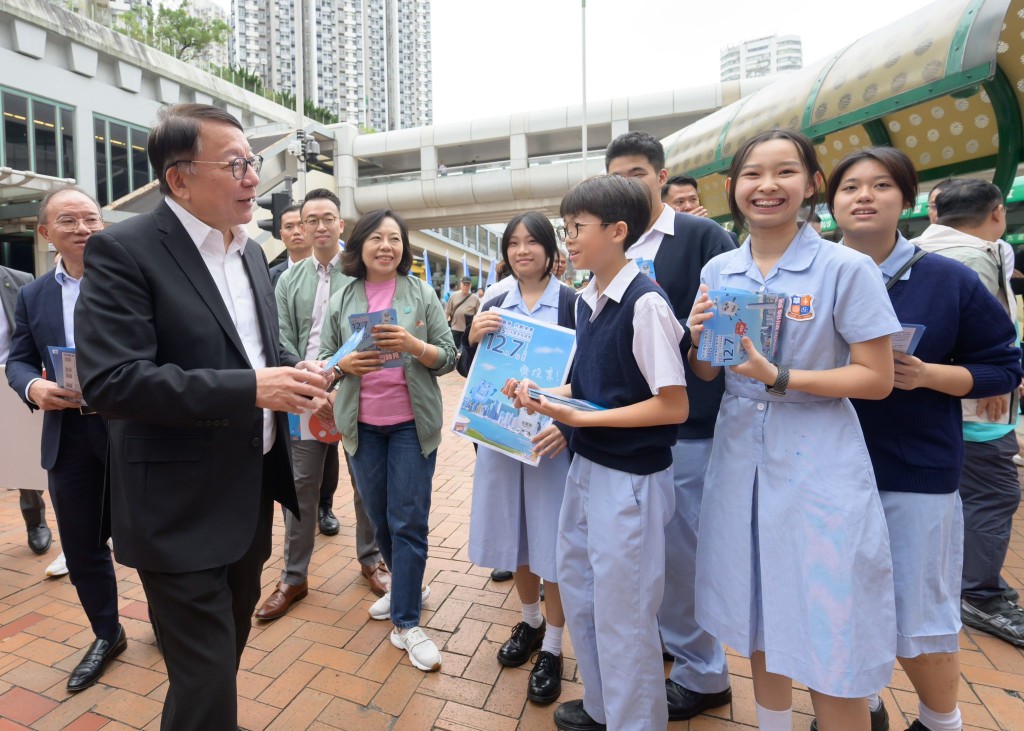 陳國基到葵芳的選舉宣傳街站呼籲市民踴躍投票。陳國基FB圖片 陳國基到葵芳的選舉宣傳街站呼籲市民踴躍投票。陳國基FB圖片