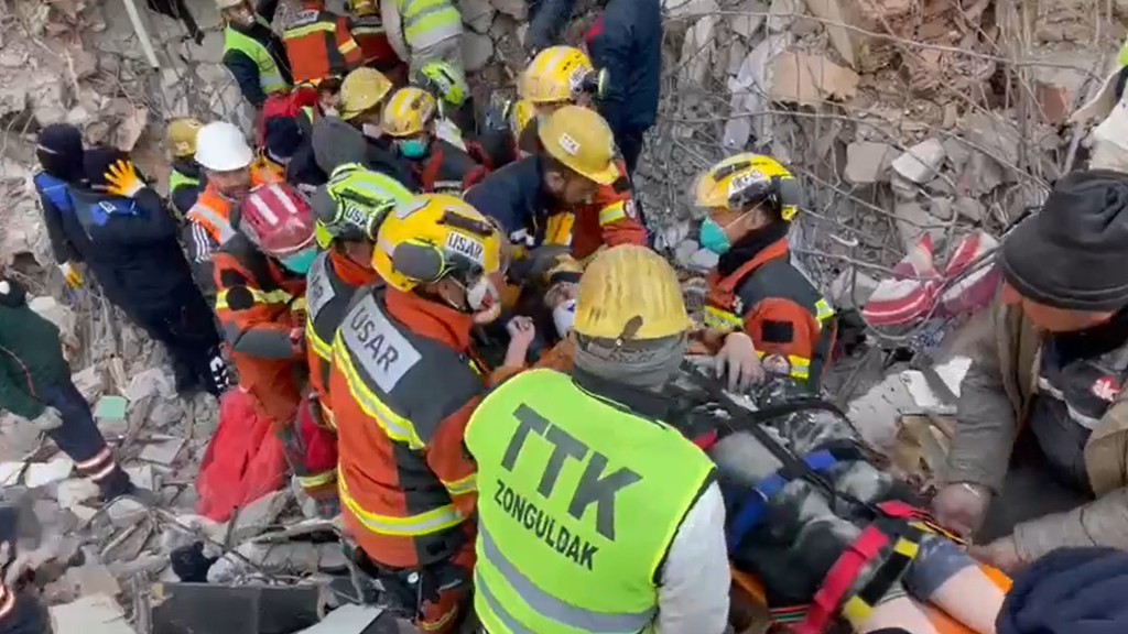 土耳其地震｜震后一周特区救援队再救出1女生还者 累计4人获救