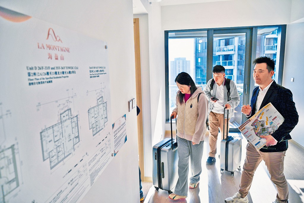 港府去年2月為樓市全面「撤辣」，加上在高才、專才及優才等各項人才引進計劃下，吸引大量內地人來港置業。