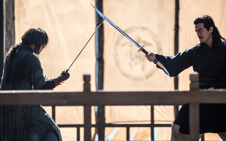 电影有不少精彩的斗剑场面。