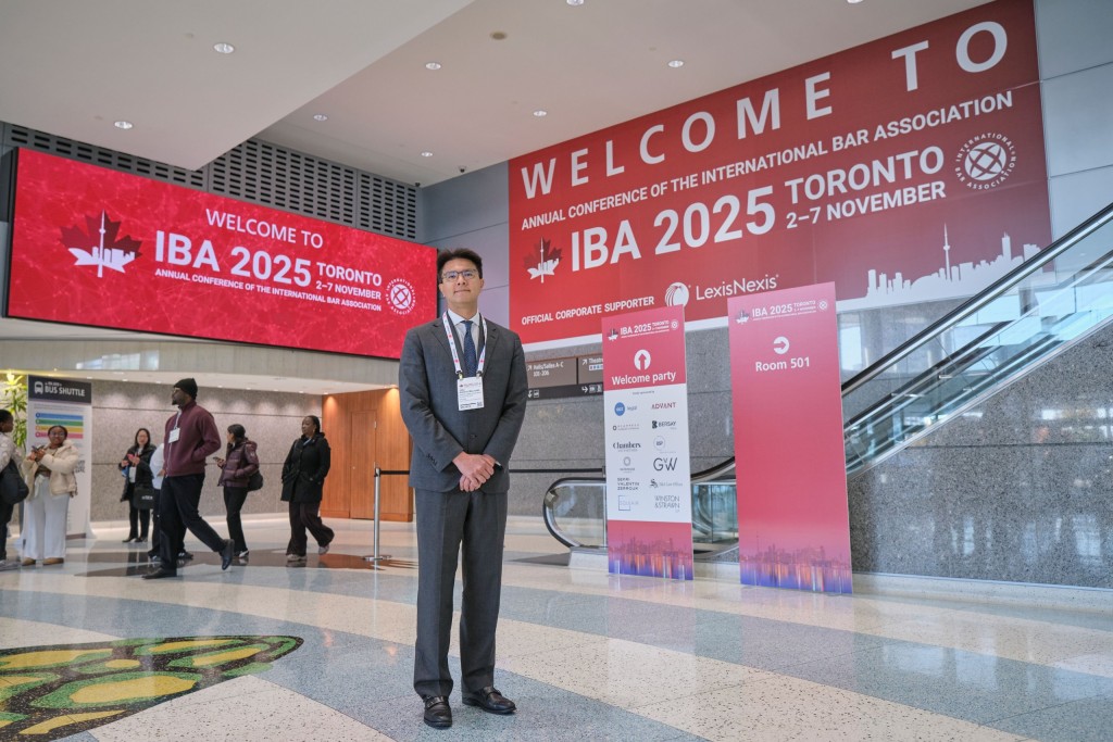 毛樂禮在多倫多會議中心出席國際律師協會2025年會。大律師公會圖片 毛樂禮在多倫多會議中心出席國際律師協會2025年會。大律師公會圖片