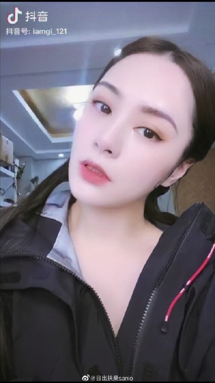 俾多個角度你,都係睇唔到條疤。