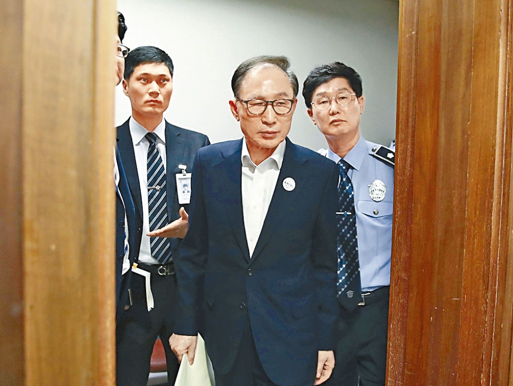 前總統李明博二○一八年上庭。