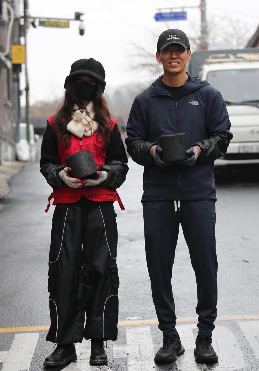 Danielle日前跟歌手Sean齊做善事，為低收入家庭送上媒炭。