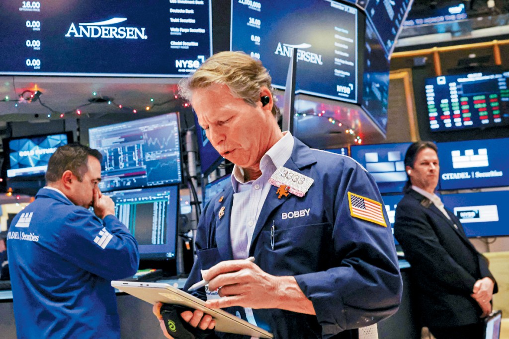 美股上周五在聖誕節假後復市，三大指數反覆偏軟。