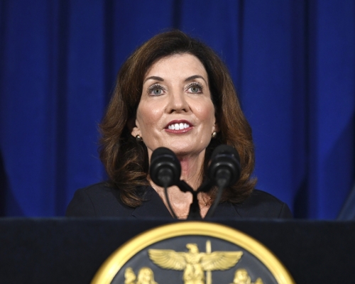 霍楚爾(Kathy Hochul)明年底會參選及角逐州長。AP相片