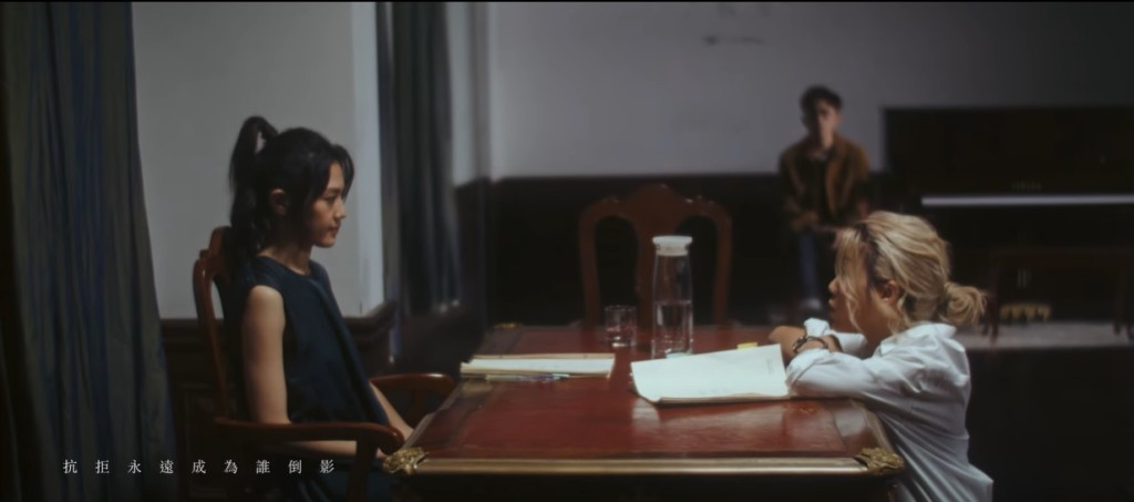 彭秀慧演出Edan新歌〈小諧星〉。