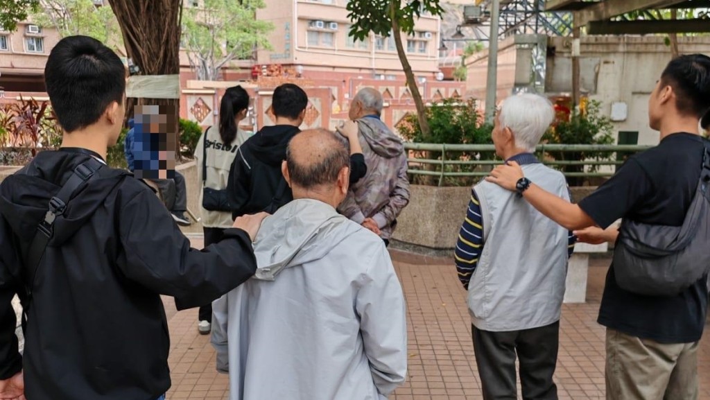 警方荔景打擊街頭聚賭 拘3名八旬翁