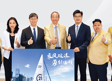 恒基旗下七個項目夥拍代理為買家提供置業優惠，左二為恒基韓家輝。