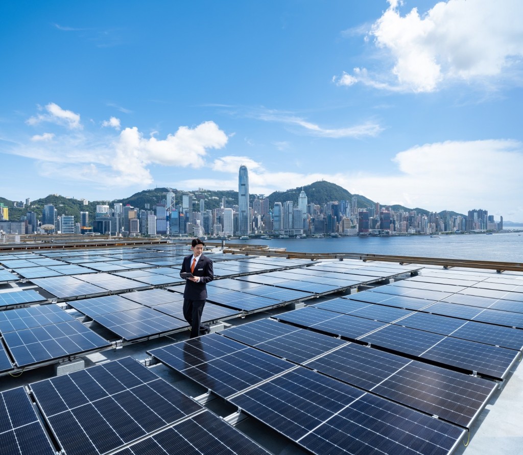 集團在香港的管理物業已安裝超過4,000塊光伏電板，積極拓展可再生能源供應。（信和置業提供）