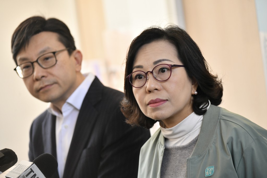 麥美娟重申區議員須確保他們的言行舉止,能夠符合社會大眾對區議員的期望。 麥美娟重申區議員須確保他們的言行舉止,能夠符合社會大眾對區議員的期望。