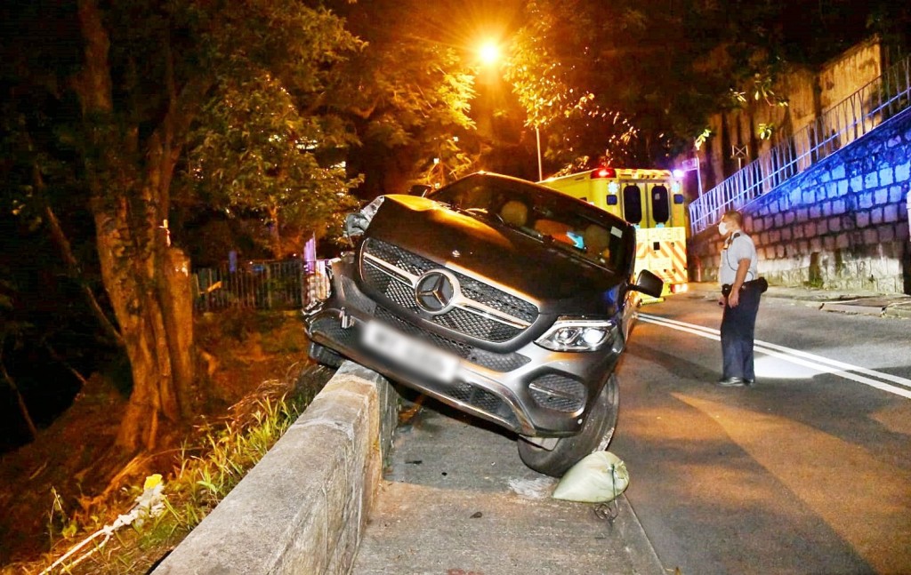 楊明駕車失事。資料圖片