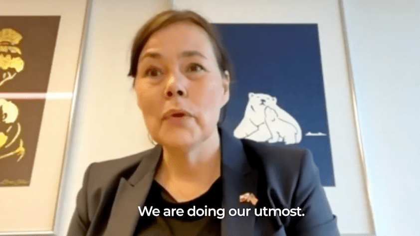 她提到部門人手雖少，但連日來為應對美方壓力已筋疲力盡。