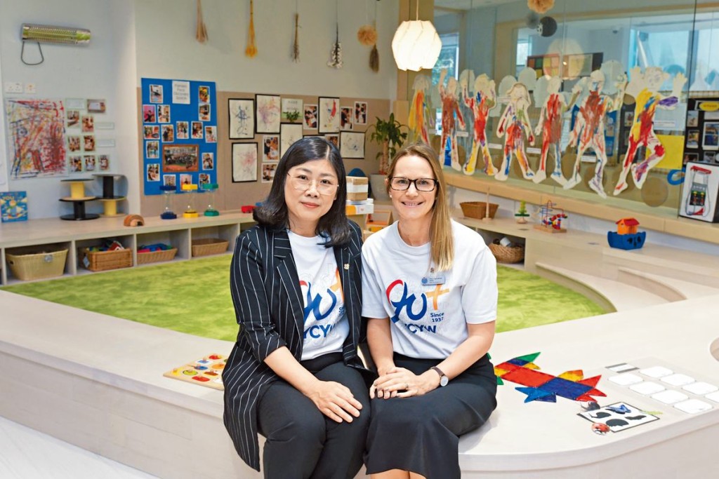 幼教部華籍校長羅少容(左)及幼教部外籍校長胡愛薇表示,學校透過遊戲,激發孩子天生愛探索的本質。