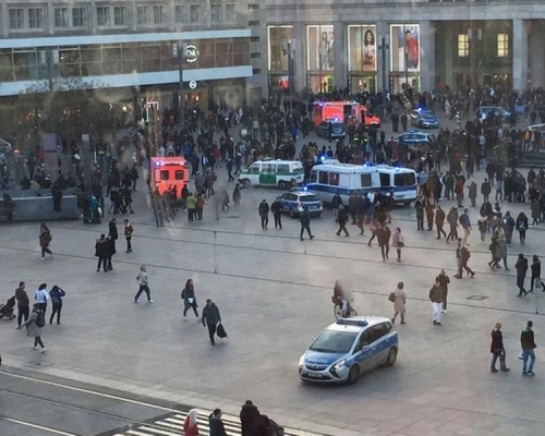 兩幫人馬逾400人一度聚集毆鬥。網圖