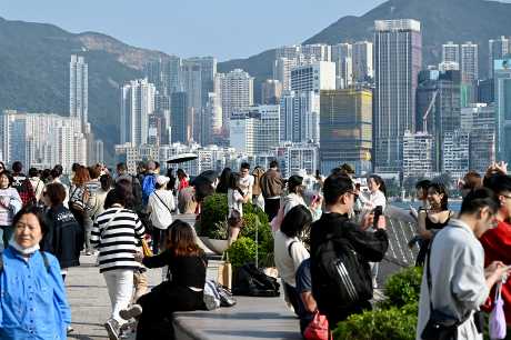 農曆新年將至，加上深圳上月放寬一簽多行，預料將有大批內地旅客訪港。