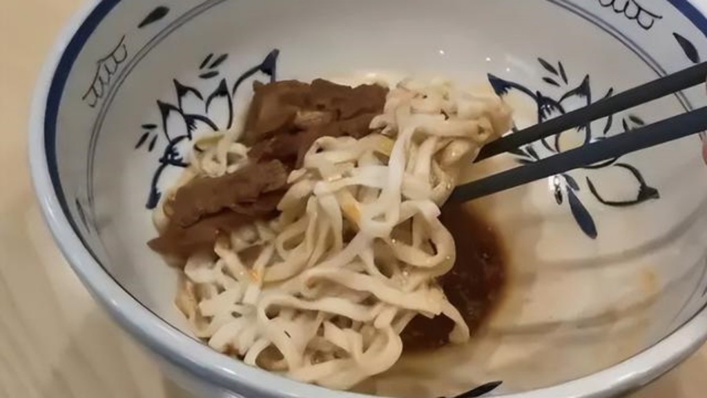 麵量太少只夠蓋住碗底。