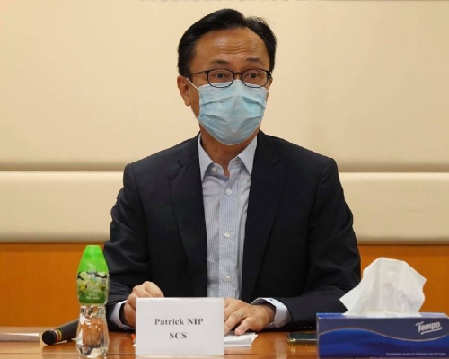 聶德權日前召集18區民政事務專員、社署的地區福利專員及衞生署同事開會。聶德權fb圖片