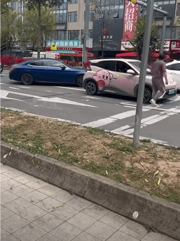 比亞迪司機喝止平治離去。fb：港車北上自駕遊同樂會