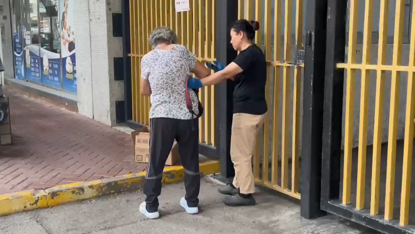 老婦沒有認錯,甚至態度輕佻。讀者提供 老婦沒有認錯,甚至態度輕佻。讀者提供