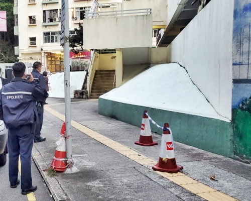 警方到場調查。現場遺下血跡。
