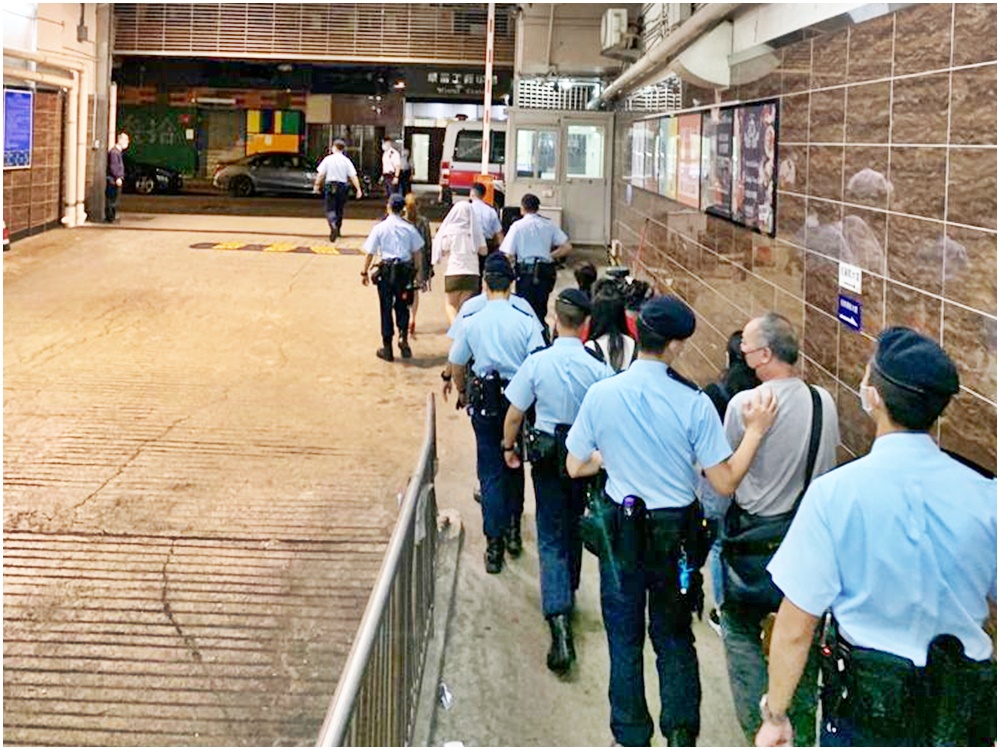 部分被捕男女。