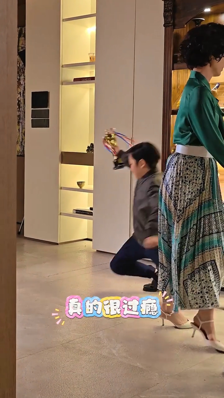 江美儀在戲中飾演望子成龍、對庶出長子極度嚴苛的母親。