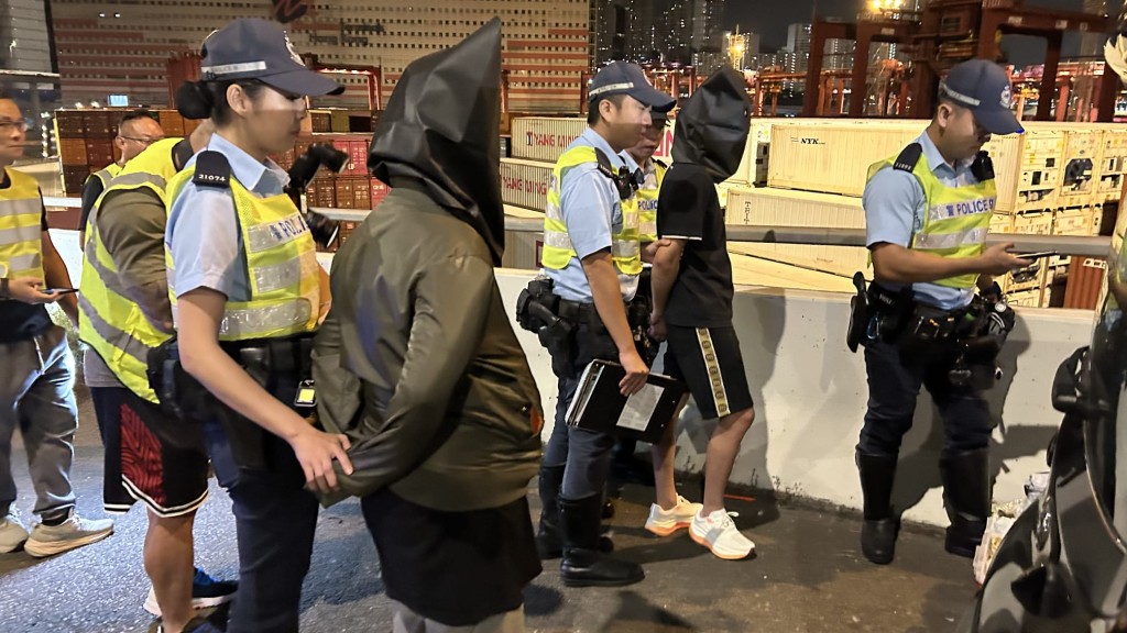 被捕男女均34歲,報稱情侶關係。蔡楚輝攝 被捕男女均34歲,報稱情侶關係。蔡楚輝攝