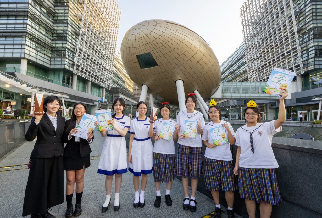 今年中學組結果由拔 萃女書院「『沁』太軟」水幕隔熱窗項目及可譽中學「AI 智惜食」系統，榮膺雙冠軍。